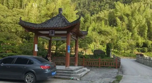 Guju Famous Hotel, Varaa Hotelli Xianning Hubei