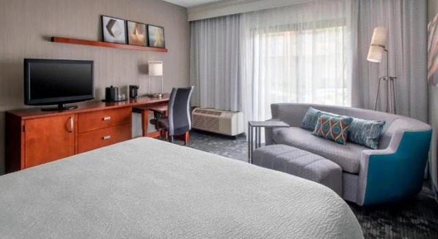 Номер Standard Courtyard Newark Liberty International Airport