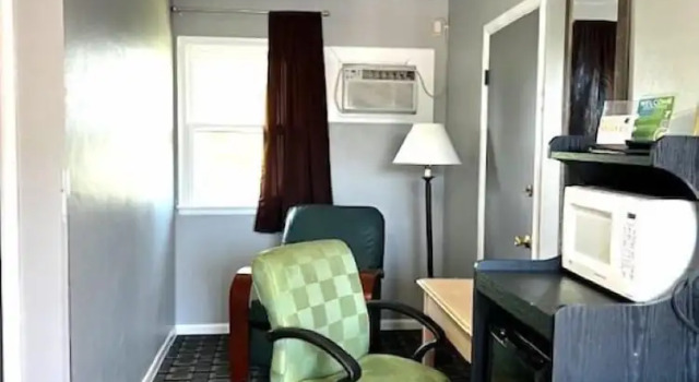 Четырёхместный номер Standard Hawkeye Motel