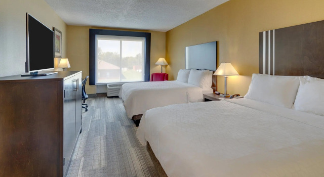Четырёхместный номер Standard Holiday Inn Express & Suites Richmond by IHG