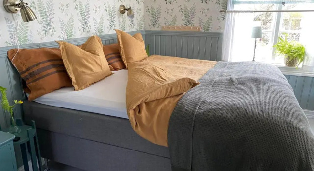 Standard room B&B Bland ormbunkar och rosor