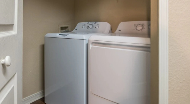1 BR and 2 BR Jacksonville Beach Apt with Parking by Frontdesk, Забронировать Отель Джексонвилл-Бич Jacksonville Coast