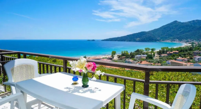 Апартаменты Hotel Emerald and Suites