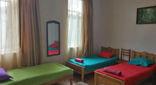 Кровать в общем номере Guesthouse SANIKO