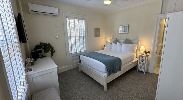 Bright & Sunny 1 Bed/ 1 Bath Downtown Newport - Unit 1 1 Bedroom Home, Забронировать Дом для отпуска Ньюпорт штат Род-Айленд, рядом с Музей истории Ньюпорта