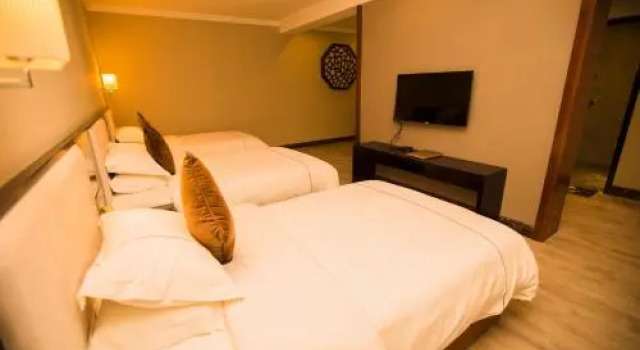 Kuerle Mingyue Crown Bouquet Hotel, Rezerwuj Hotel Hotele w Korla z parkingiem, Parking