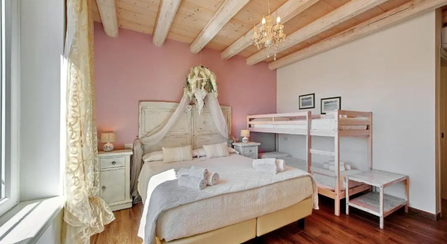 Четырёхместный номер Standard с видом на бассейн Villa Rossella con piscina