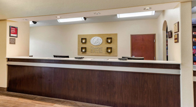 Comfort Suites Baytown, Book Hotel Hoteller i Baytown med parkering, Parkering