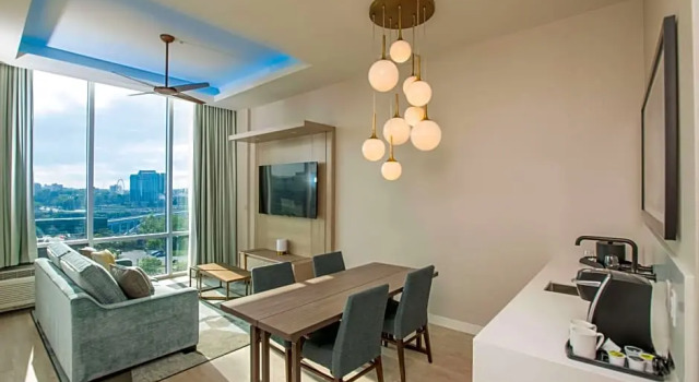 Двухместный люкс Sky Top Floor c 1 комнатой Wyndham Garden at Niagara Falls