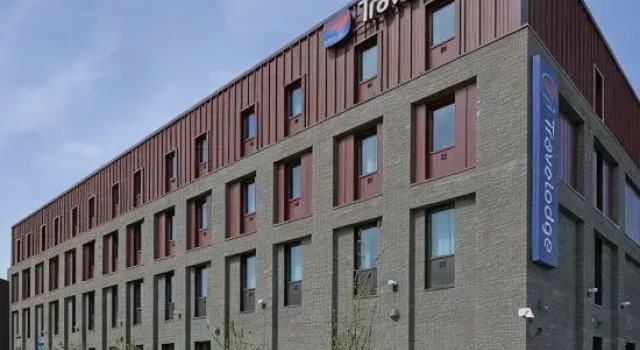 Travelodge Rotherham Central, Забронировать Отель Ротерем Южный Йоркшир, рядом с Футбольный стадион "Милмур"