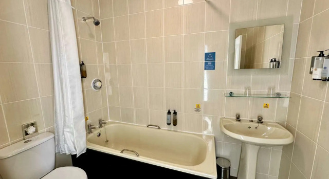 Четырёхместный номер Executive Carlisle Station Hotel, Sure Hotel Collection by BW