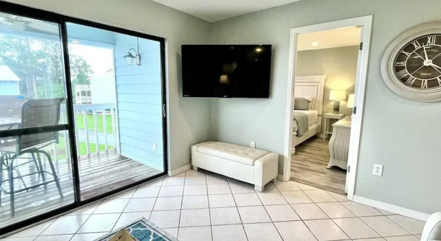 Номер Standard с 2 комнатами с балконом Bayview 82 2 Bedroom Condo by RedAwning