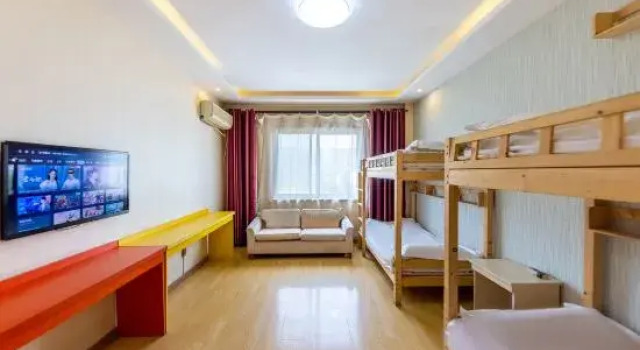 Кровать в общем номере (мужской номер) Yuzhong Yuli Youth Inn (Northwest University for Nationalities Yuzhong Campus)