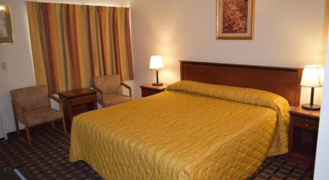 Stanlunds Inn and Suites, Забронировать Мини-отель Боррего-Спрингс San Diego County, рядом с Загородный гольф-клуб RoadRunner