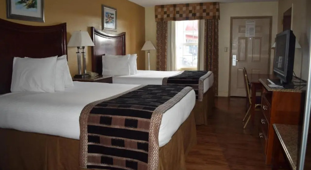Четырёхместный номер Standard Atkinson Inn & Suites