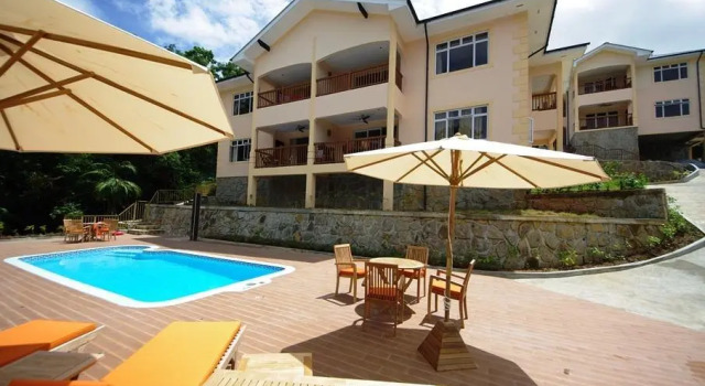 Кровать в общем номере с 2 комнатами The Palm Seychelles