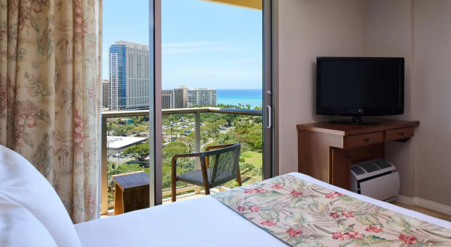 Номер Standard с частичным видом на океан Luana Waikiki Hotel & Suites