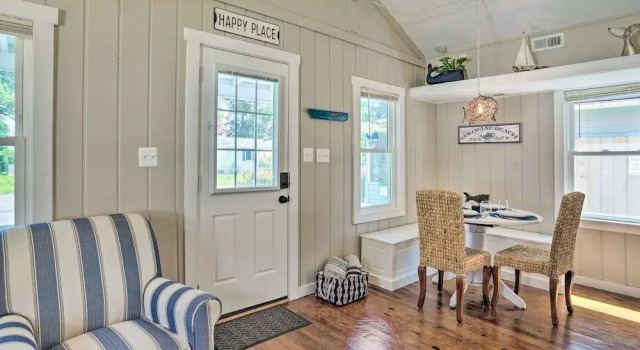 Chic Cottage w/ Private Yard: Steps to Beach!, Buchen Sie Ferienhaus Colonial Beach Virginia
