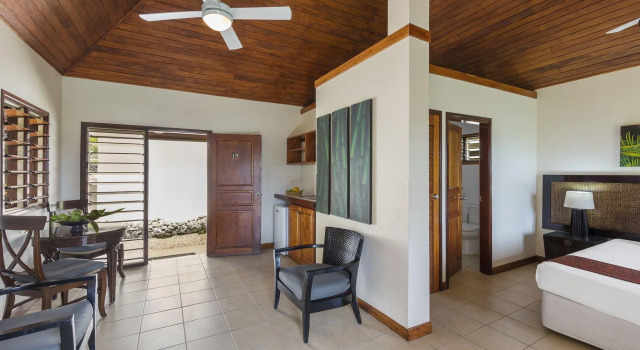 Бунгало с видом на сад Mangoes Resort