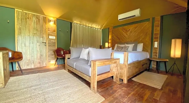 Тент с видом на горы Trees N Tigers Luxury Wildlife Lodge