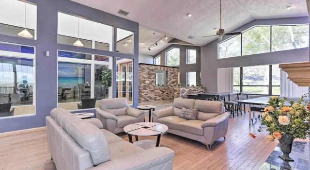 Коттедж Huge Home w/ Pool Table Near St Pete Beach!