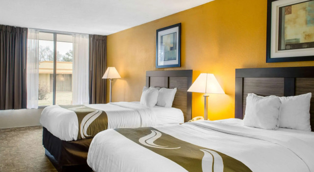 Четырёхместный номер Standard Quality Inn University Area