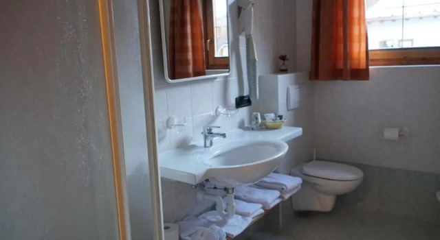 Трёхместный номер Standard с балконом Hotel Garni Rin Da Rin