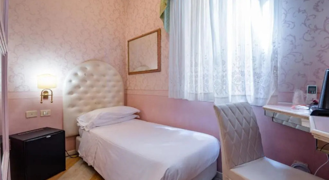 Номер Standard Residenza Due Torri check in presso HOTEL CENTRALE Vicolo Cattani 7