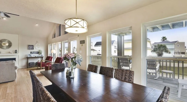 All Decked Out by Ryson Vacation Rentals, Book Feriehus Sommerhuse i Houston, Hytte