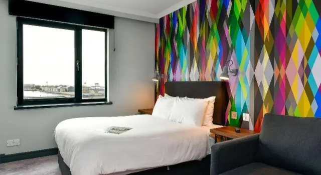 Двухместный клубный номер Standard Village Hotel Swansea