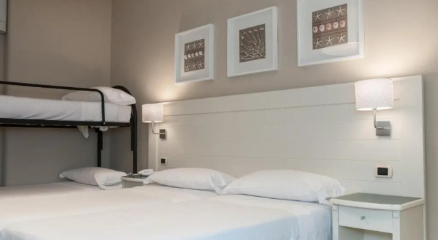 Семейный номер Standard Astoria Hotel