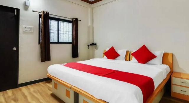 Hotel Sandeep by OYO Rooms, Забронировать Отель Отели штата Махараштры 3 звезды, 3*