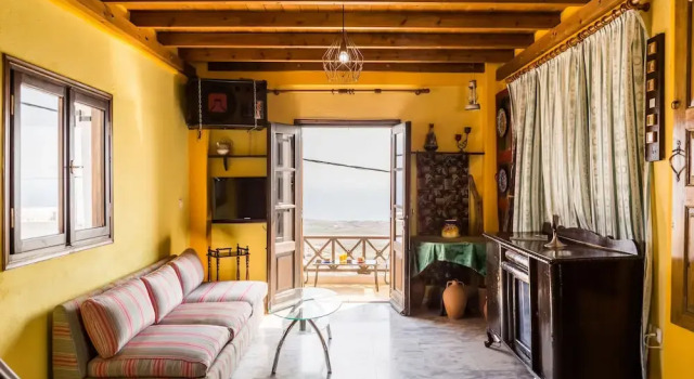 Traditional House in the Center of Santorini, Забронировать Отель Отели Тиры 3 звезды, рядом с Археологический музей Тиры, 3*