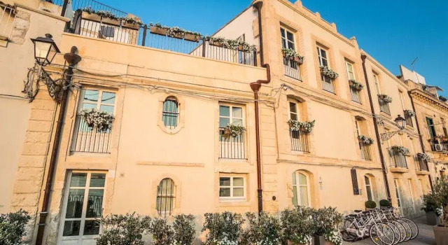 Palazzo Alfeo Aparthotel, Забронировать Отель Отели Сиракузы с бассейном, рядом с Региональный музей средневекового и современного искусства, Бассейн