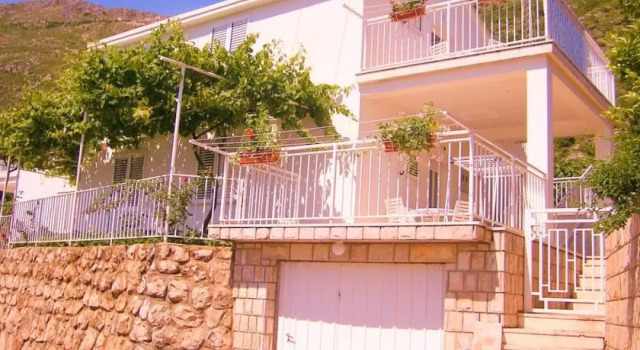 Seven Seas Apartments