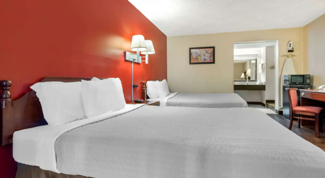 Четырёхместный номер Standard Econo Lodge Cortland Downtown
