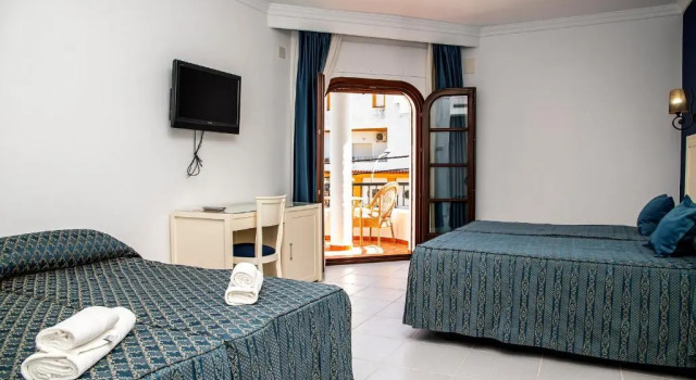 Четырёхместный номер Standard Hotel Pozo del Duque