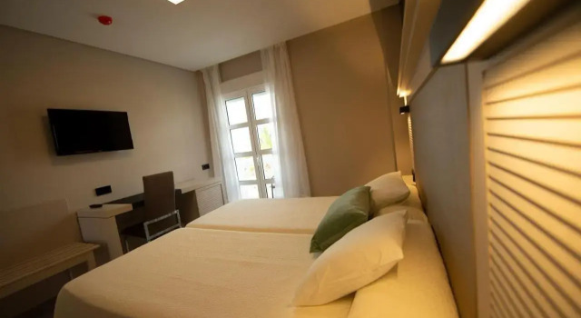 Hotel y Apartamentos Diufain, Забронировать Отель Конил-де-ла-Фронтера Коста-де-ла-Лус
