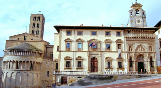 Visit Arezzo, Cortona and Siena and Then Jump in the Private Pool at Home