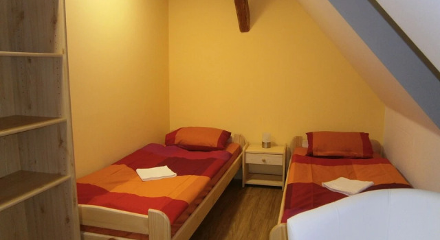 Ubytování U Jarka, Book Hotel Hoteller i Kraliky med parkering, Parkering