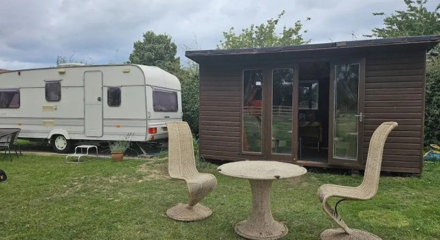 Номер Standard Unplugged Caravan Retreat Near the Sea