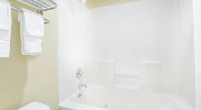 Номер Standard Days Inn by Wyndham Simpsonville