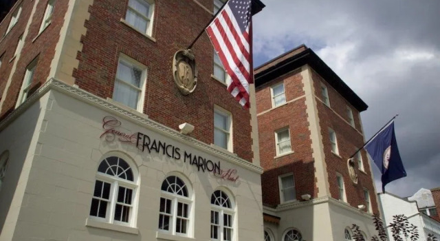 General Francis Marion Hotel, Varaa Hotelli Marion 
