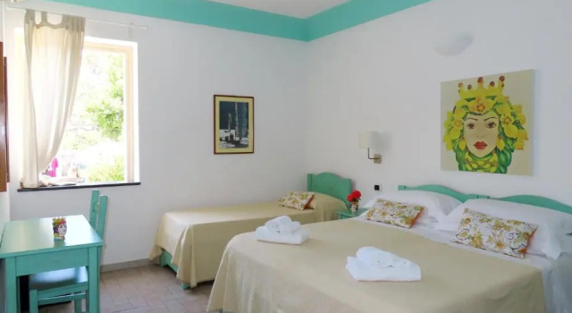 Трёхместный номер Standard Hotel Ossidiana Stromboli Center