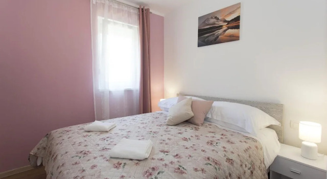 Awesome Home in Seget Donji with Outdoor Swimming Pool, Hot Tub & 4 Bedrooms