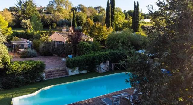 Коттедж Casali Marchigiani - Ville vacanza private con piscina, giardino e vista panoramica