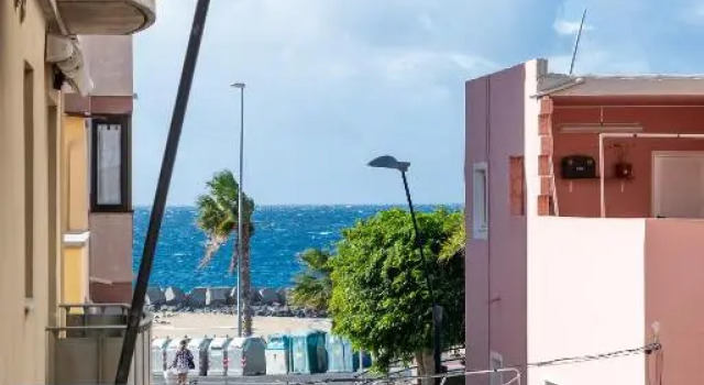 205 Los Cristianos by the beach, center, wifi AC, Book Hotel Hotels in Tenerife with Parking, Parking