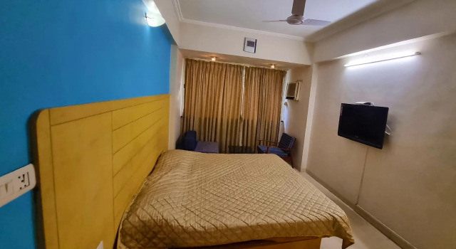 Полулюкс Hotel Raviraj