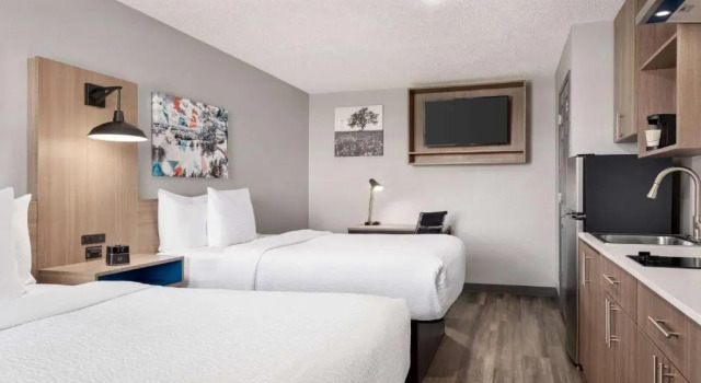 Четырёхместный люкс La Quinta Inn by Wyndham Temple