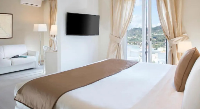 Полулюкс Europa Grand Hotel